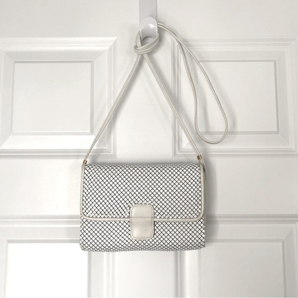 1980’s Whiting and Davis International White Mesh Crossbody Purse! Snap Closure. - Picture 3 of 11